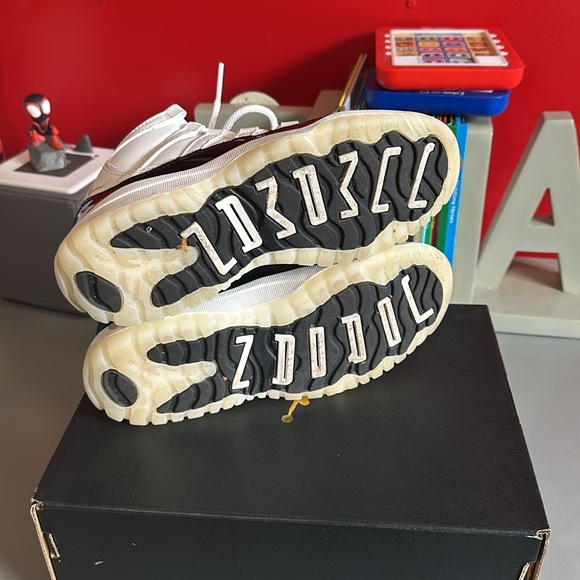 Little kids Jordan 11 Retro, size 1Y - Picture 6 of 7